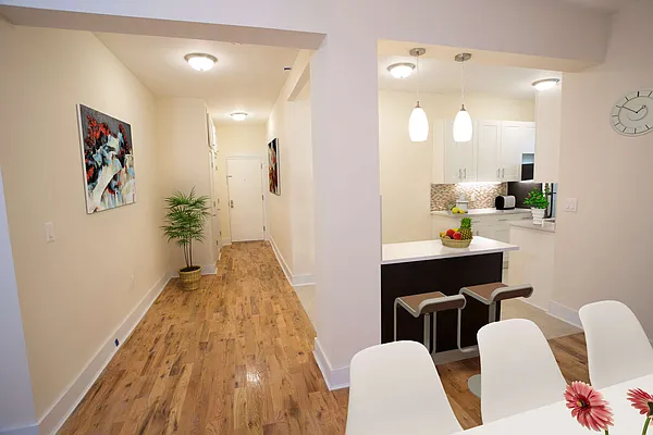 Rented by Evergreen Apartments BK | media 9