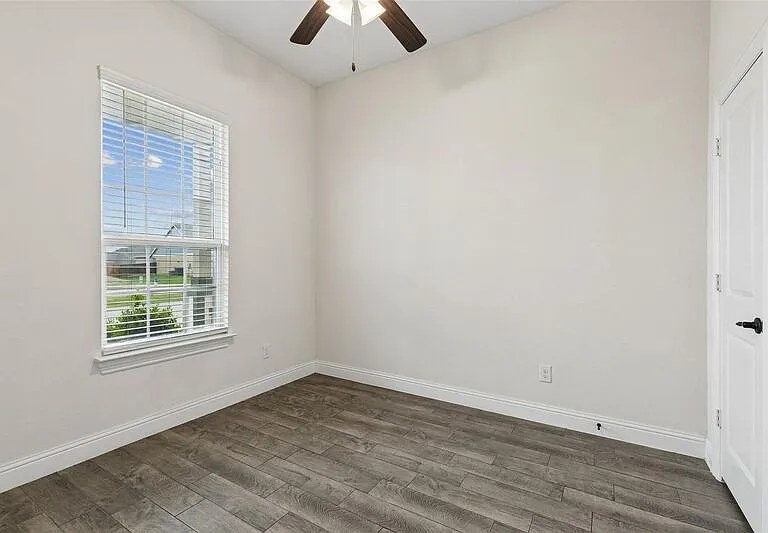2513 Loudon St W — Photo 16