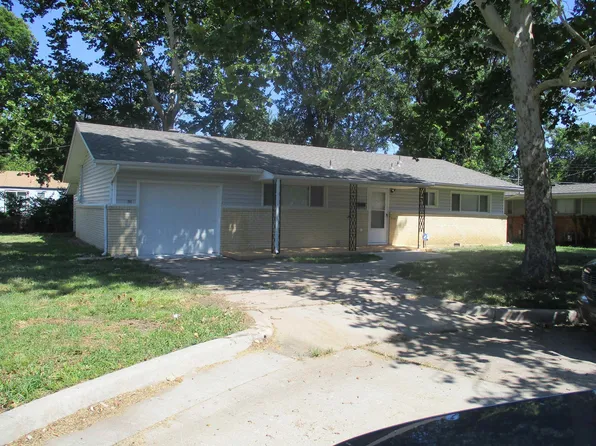 5028 E Gilbert Ct, Wichita, KS 67218