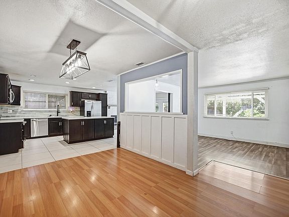 3rd image of 8227 Longden Cir