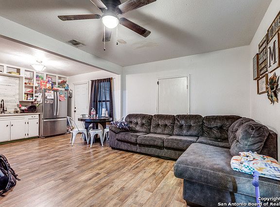 3rd image of 627 Brighton Ave
