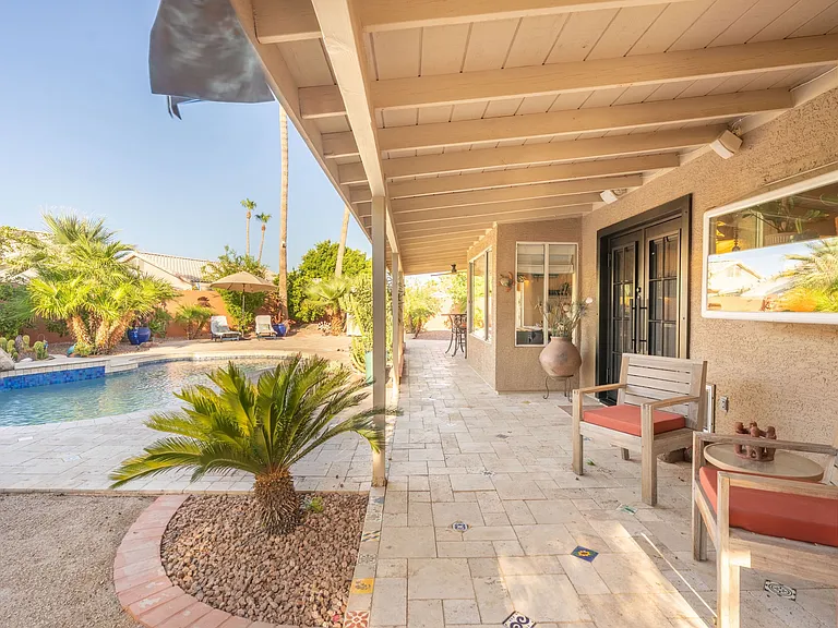 372 W Amoroso Dr — Photo 91