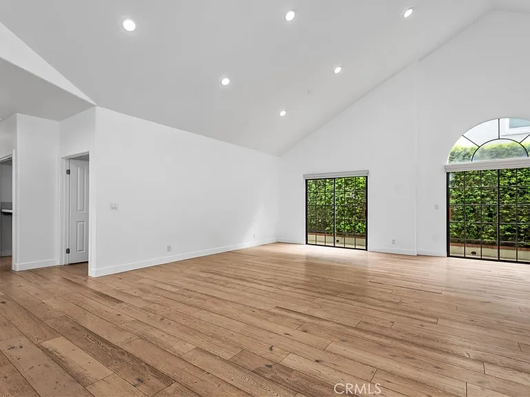 729 Maywood Ct — Photo 7
