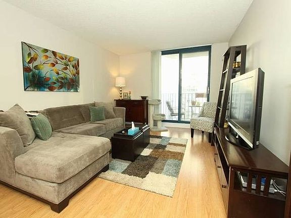 2nd image of 1250 N La Salle Dr APT 908