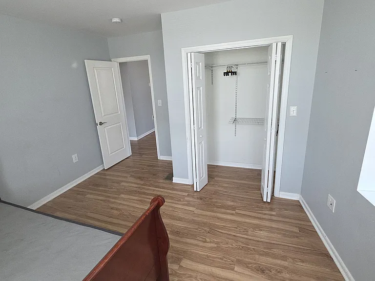 400 Kossuth Ave #2E — Photo 8