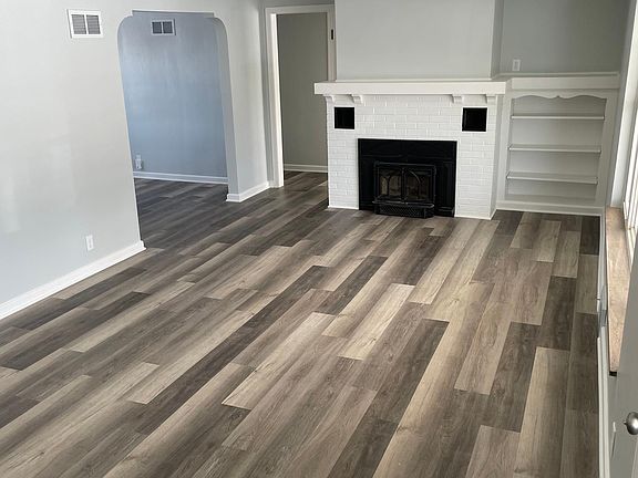 3rd image of 926 Park St