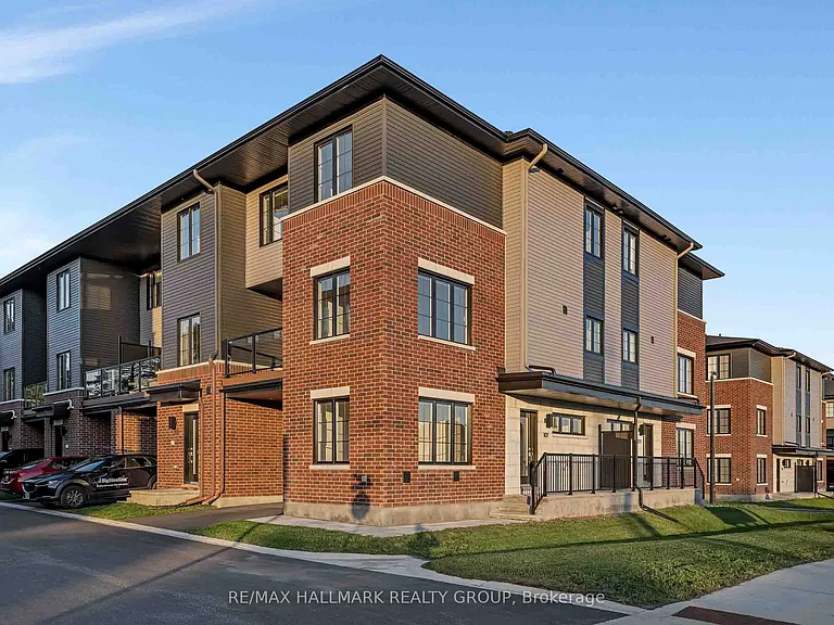 422 Rolling Meadow Cres — Photo 1