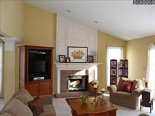 4th image of 19963 Ellsworth Dr