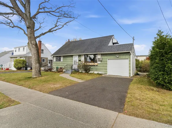 207 N Nassau Avenue, Massapequa, NY 11758