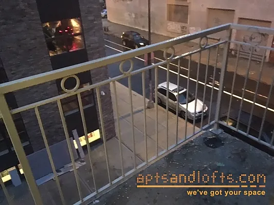 Rented by aptsandlofts.com | media 16