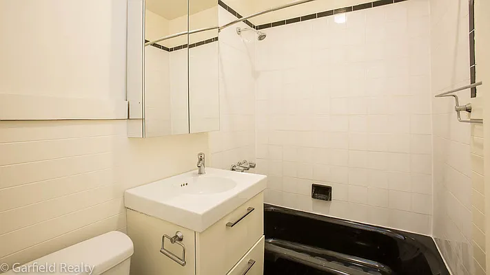 Rented by Garfield Realty  | media 4