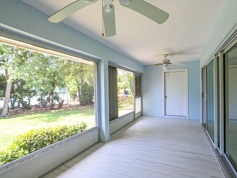225 Georgetown Blvd — Photo 15