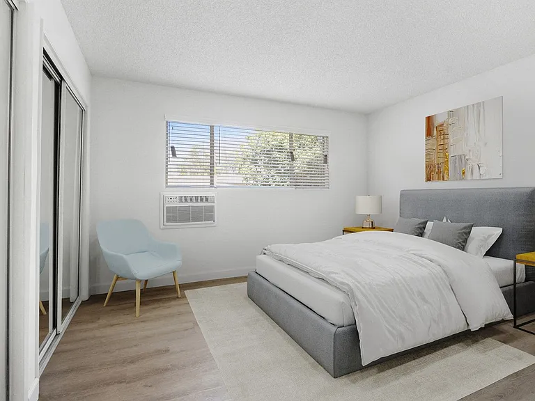 Bentley Avenue Apartments — Photo 6