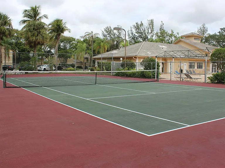 400 Palm Cir W #201 — Photo 46