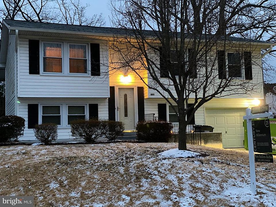 FRONT OF HOUSE SPLIT FOYER