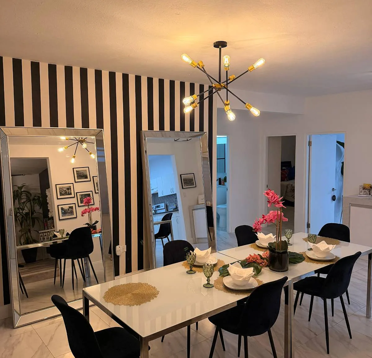 3 bed, 2.0 bath, 2300 sqft, $5,850 — Photo 1