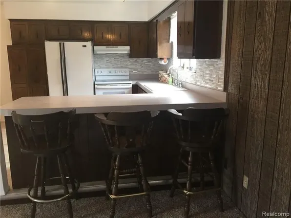 2741 Campbellgate Dr, Waterford, MI 48329