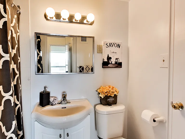 23 Lascelles Blvd — Photo 49