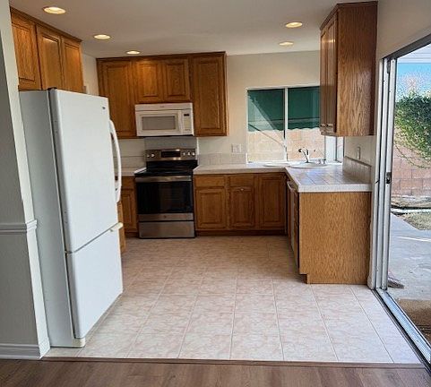 4th image of 3661 Woodhaven St