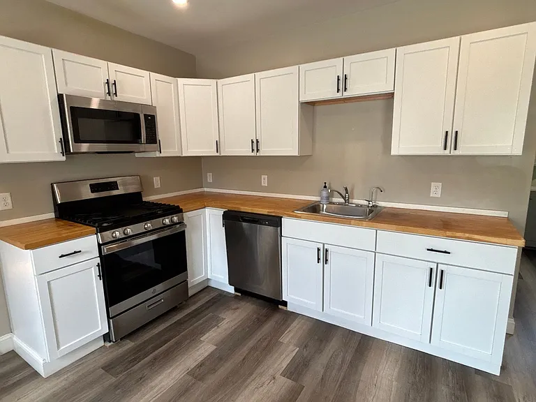 52 Myrtle Ave — Photo 1