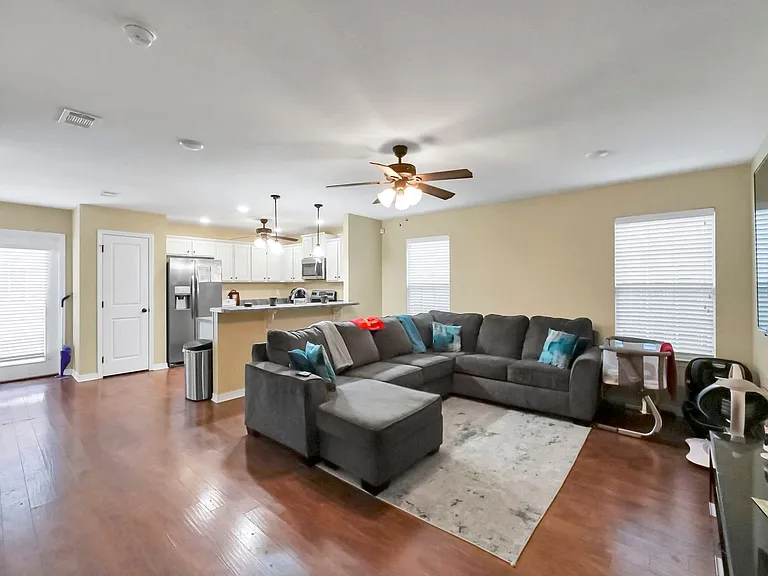 220 Wainwright Dr — Photo 11
