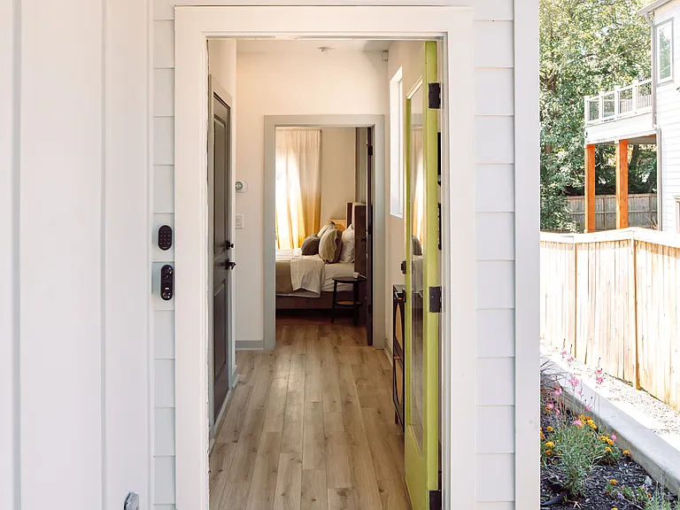 1107 Holland Ave — Photo 5