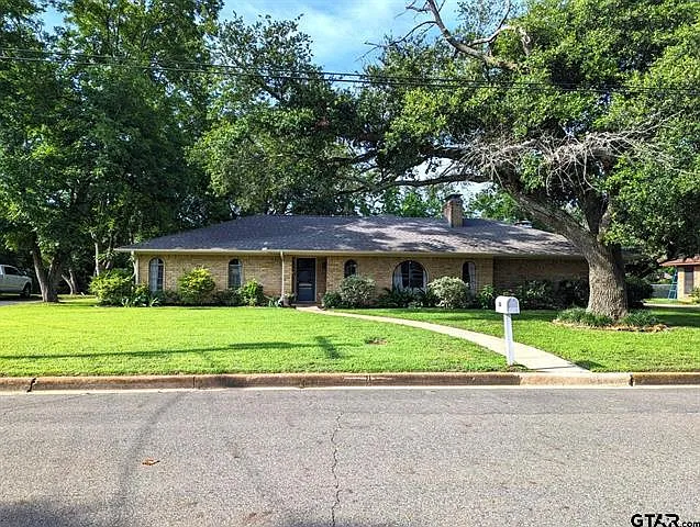 3 bed, 2474 sqft, $1,975 — Photo 3