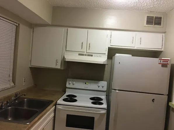 3744 135th Ave APT A, Largo, FL 33771