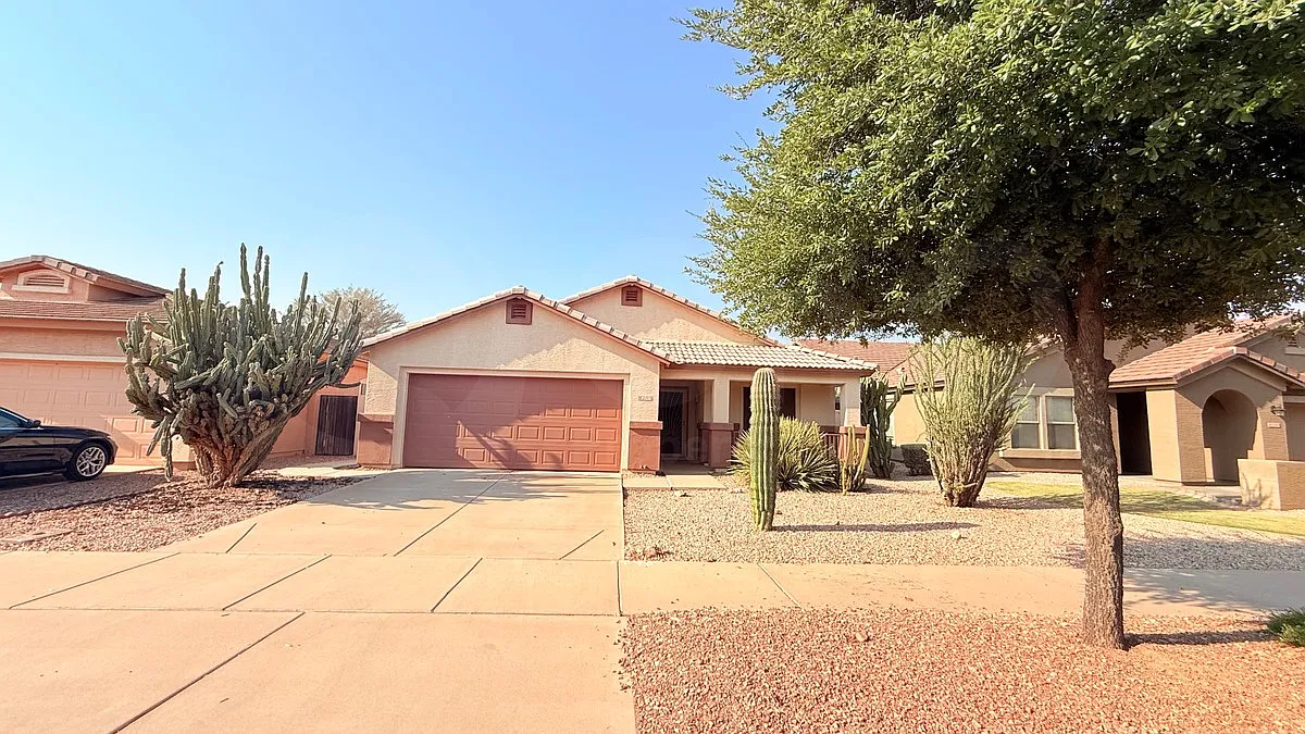3 bed, 2.0 bath, 1681 sqft, $2,080 — Photo 1