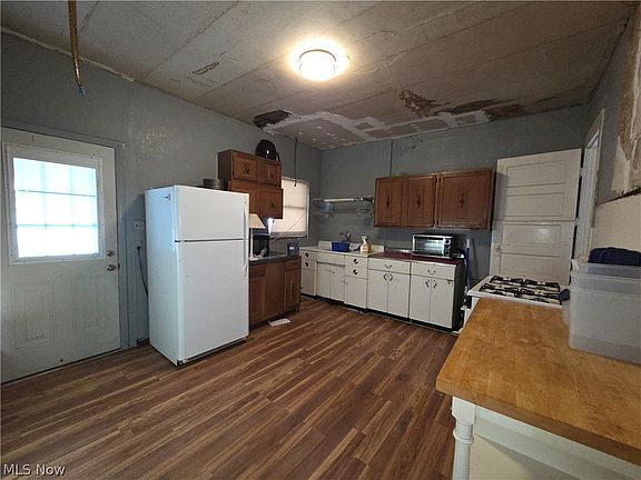 5th image of 710 Washington St