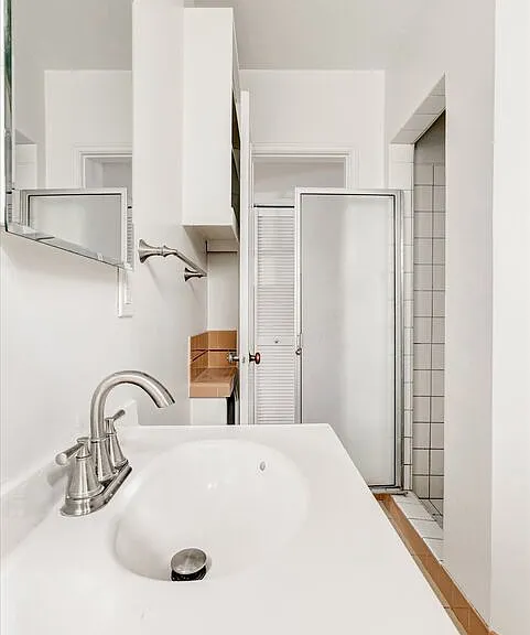 142 N Hamilton Dr #D — Photo 6