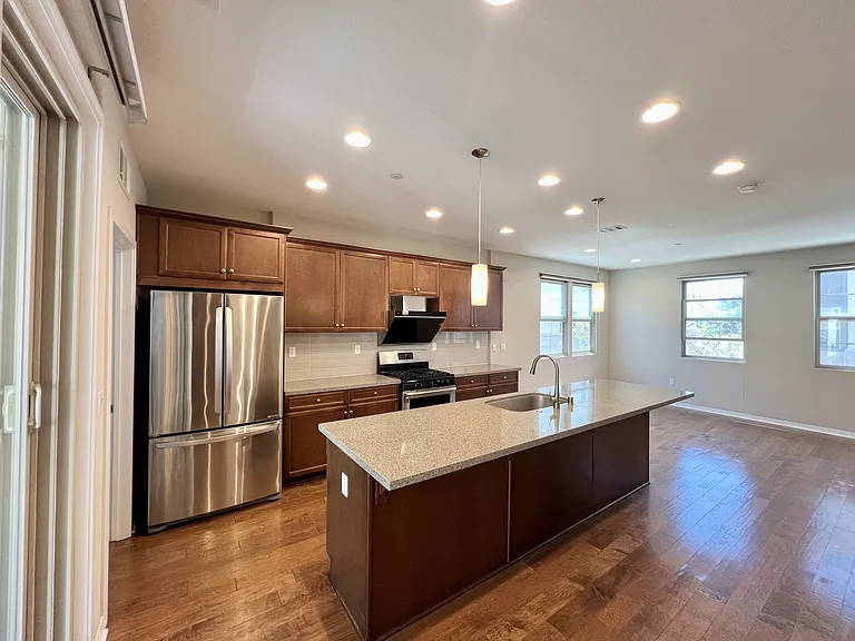 1060 Goldenstar Pl — Photo 6