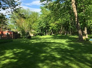 421 Oakwood Ave, Oconomowoc, WI 53066