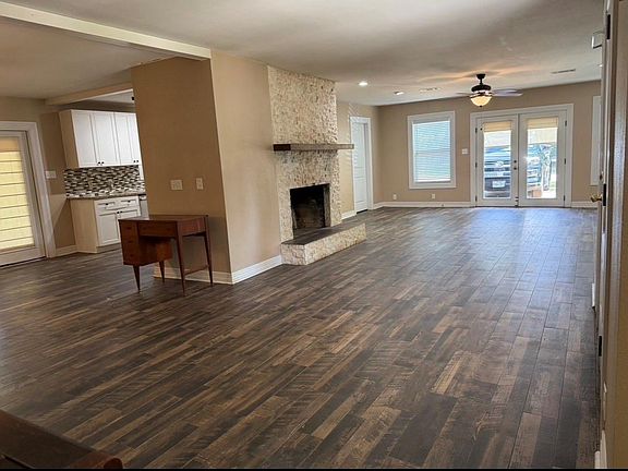 4th image of 204 N Rockdale St