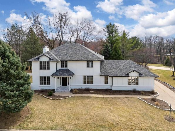 3320 E Ridge Dr, Bettendorf, IA 52722