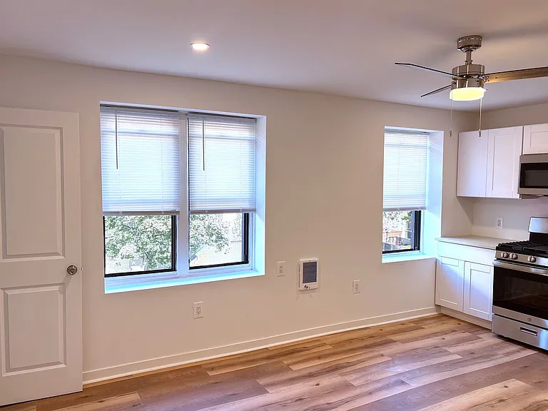 Sherwood Court Apartments — Photo 21