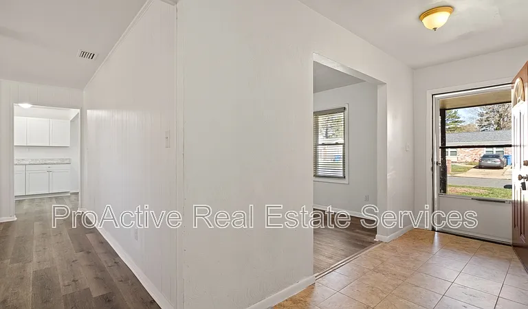 3201 Bruno Dr — Photo 3