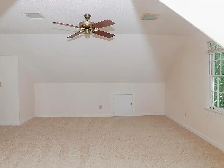 104 Lively Ct E — Photo 17