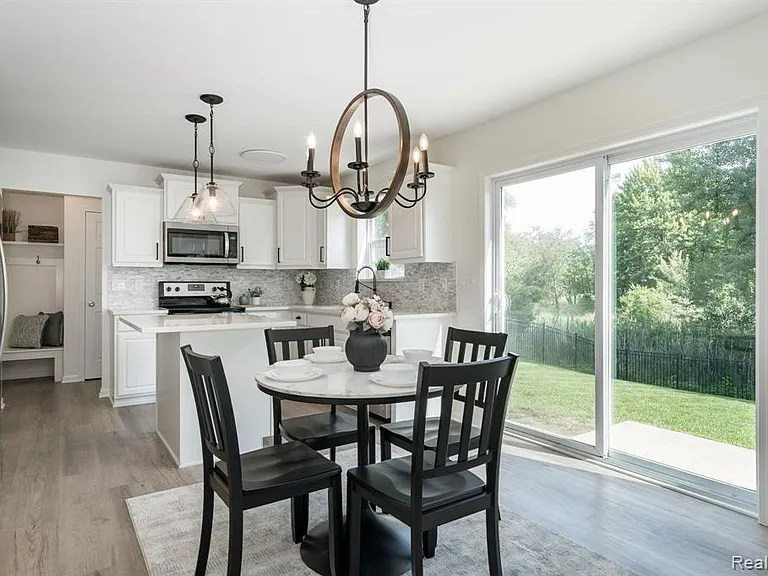 425 Knollwood Dr — Photo 12