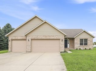3370 Redbud Dr, Troy, OH 45373