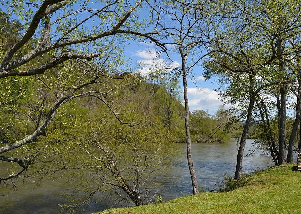 1st image of 751 River Farm Dr