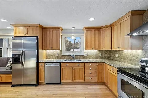 2 Colonial Dr — Photo 19