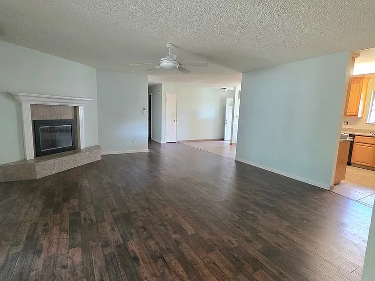 1424 Calexico Dr — Photo 4