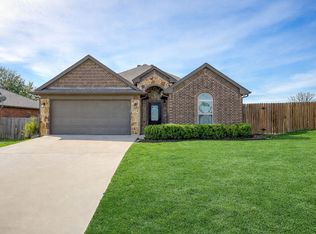 110 Hummingbird Ln, Weatherford, TX 76088