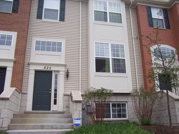 825 Lewisburg Ln, Aurora, IL 60504
