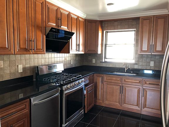 2nd image of 40 Kensington Ave