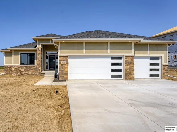 6214 N 208th St, Elkhorn, NE 68022