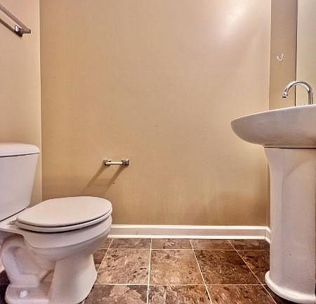4th image of 521 Patriot Park Ct Unit B
