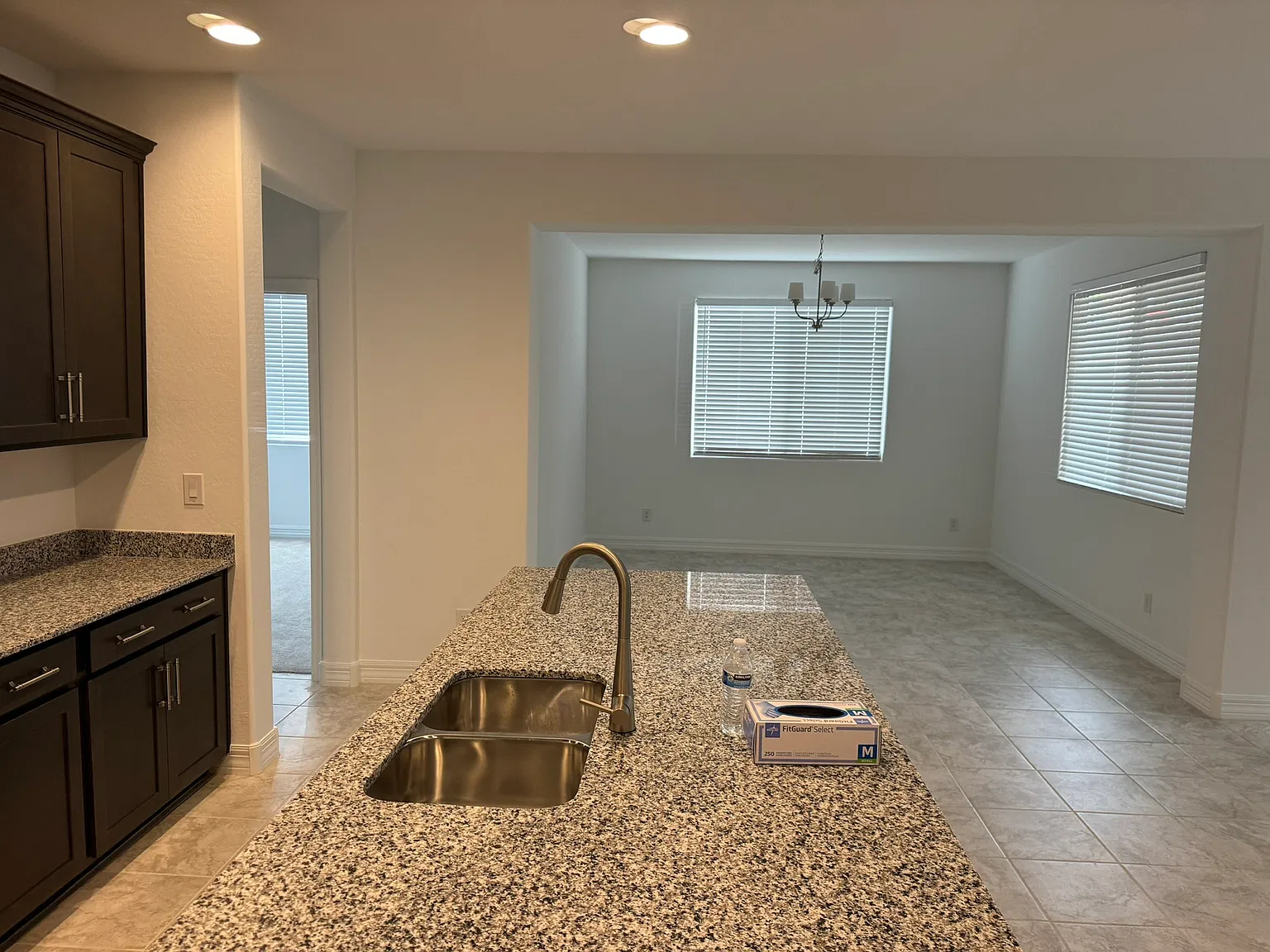 4 bed, 2378 sqft, $2,600 — Photo 4