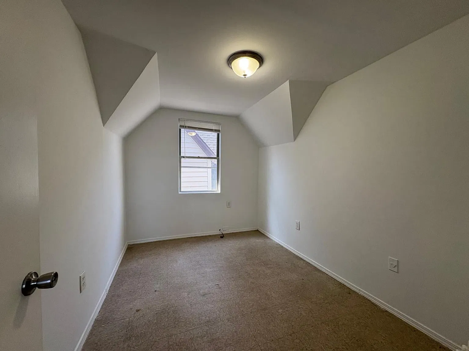 5 bed, $2,500 — Photo 2